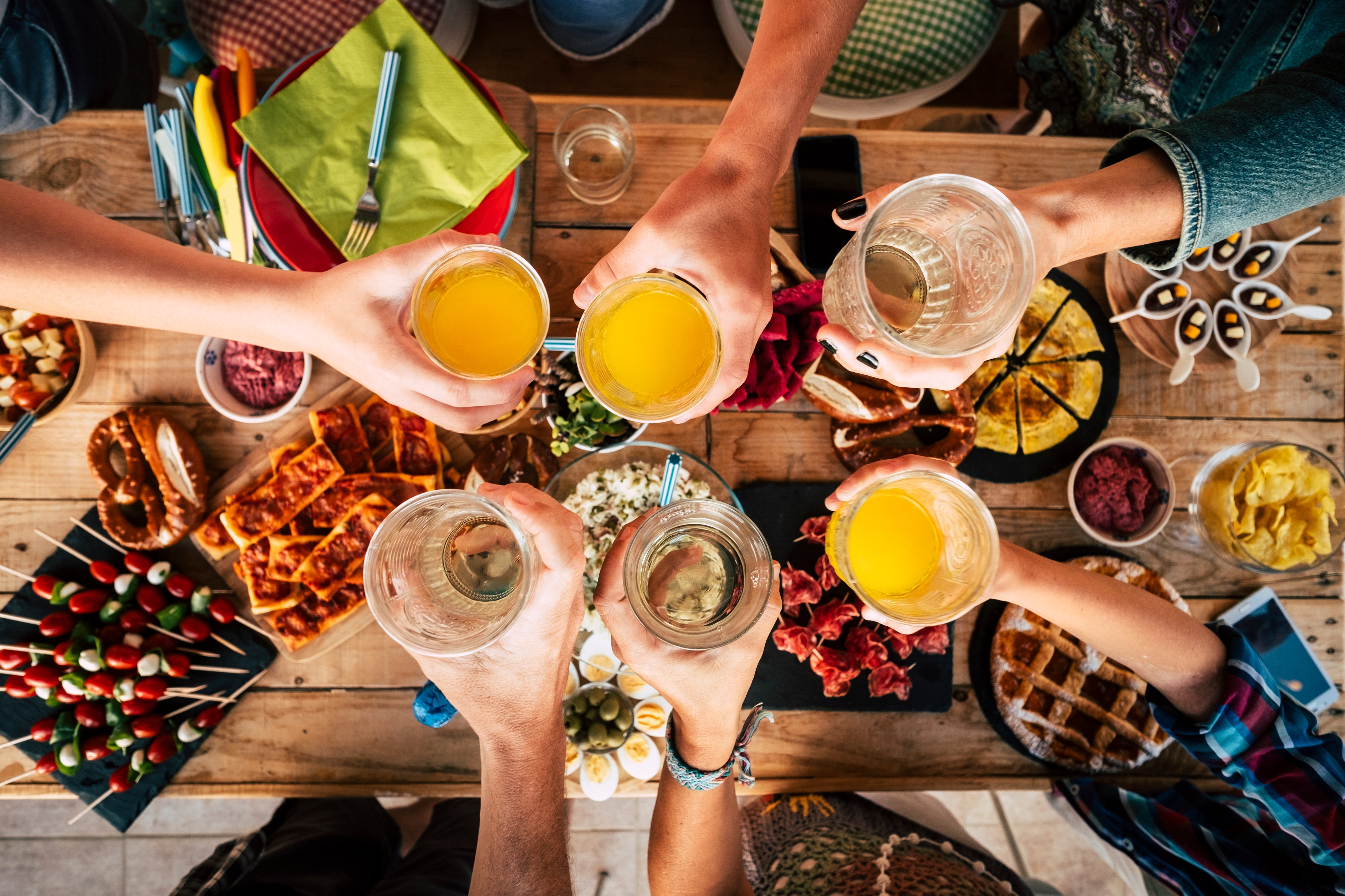 Digestione lenta d'estate: cene e aperitivi senza sensi di colpa